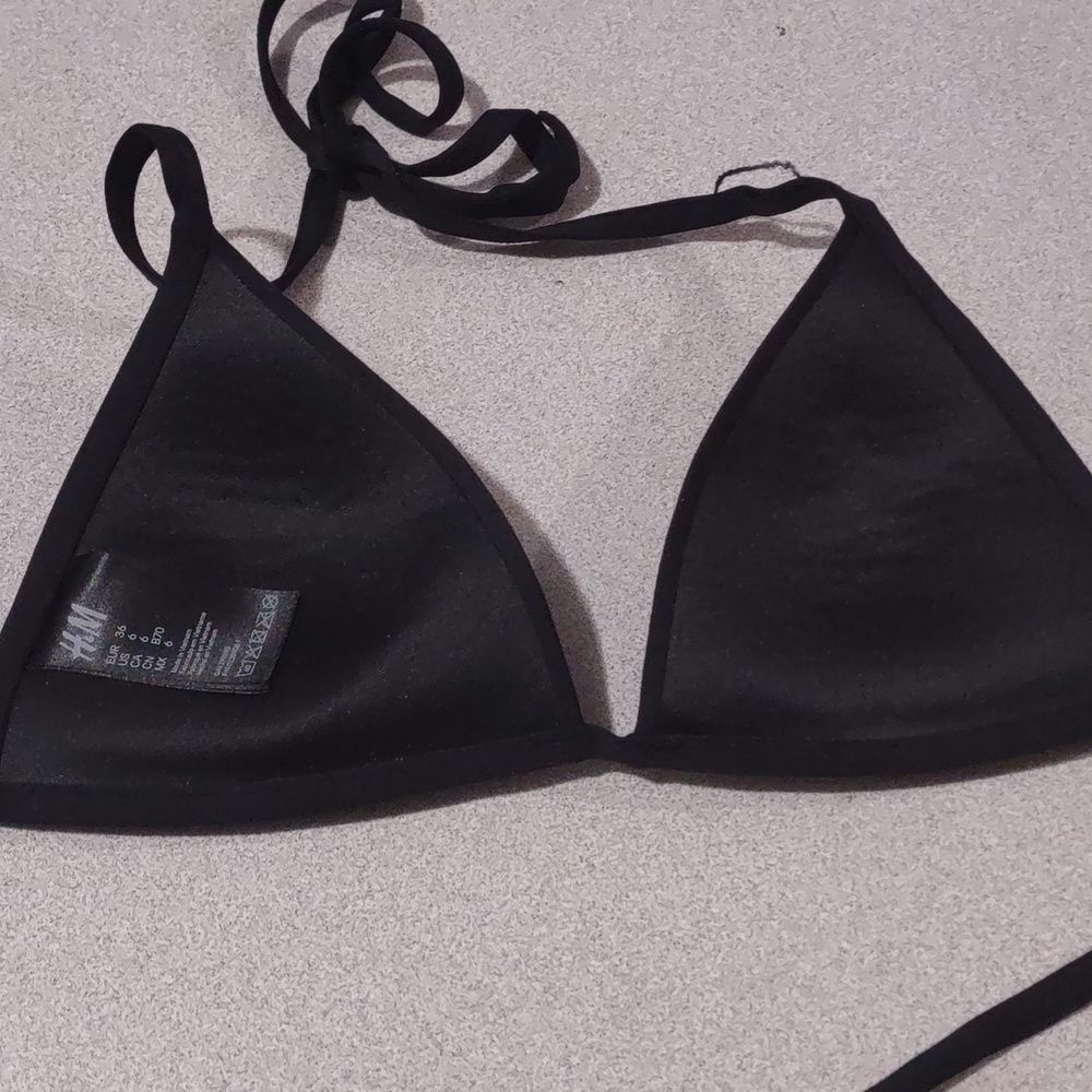 H&M Women's Black Scrunched Triangle Bikini Swimsuit Top Size 6 - Picture 3 of 5
